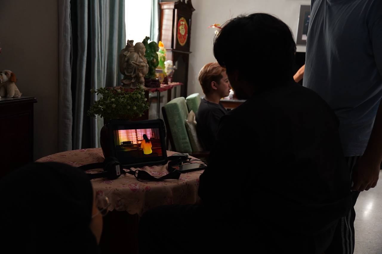 <i>In the quiet before the spark (Sorok Dalam Sarung Bantal)</i>