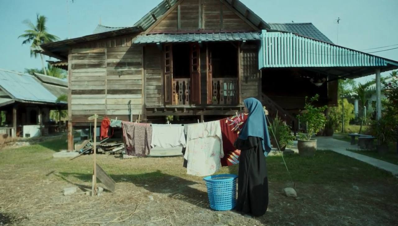 <i>A glimpse into the unknown, Hawa</i>