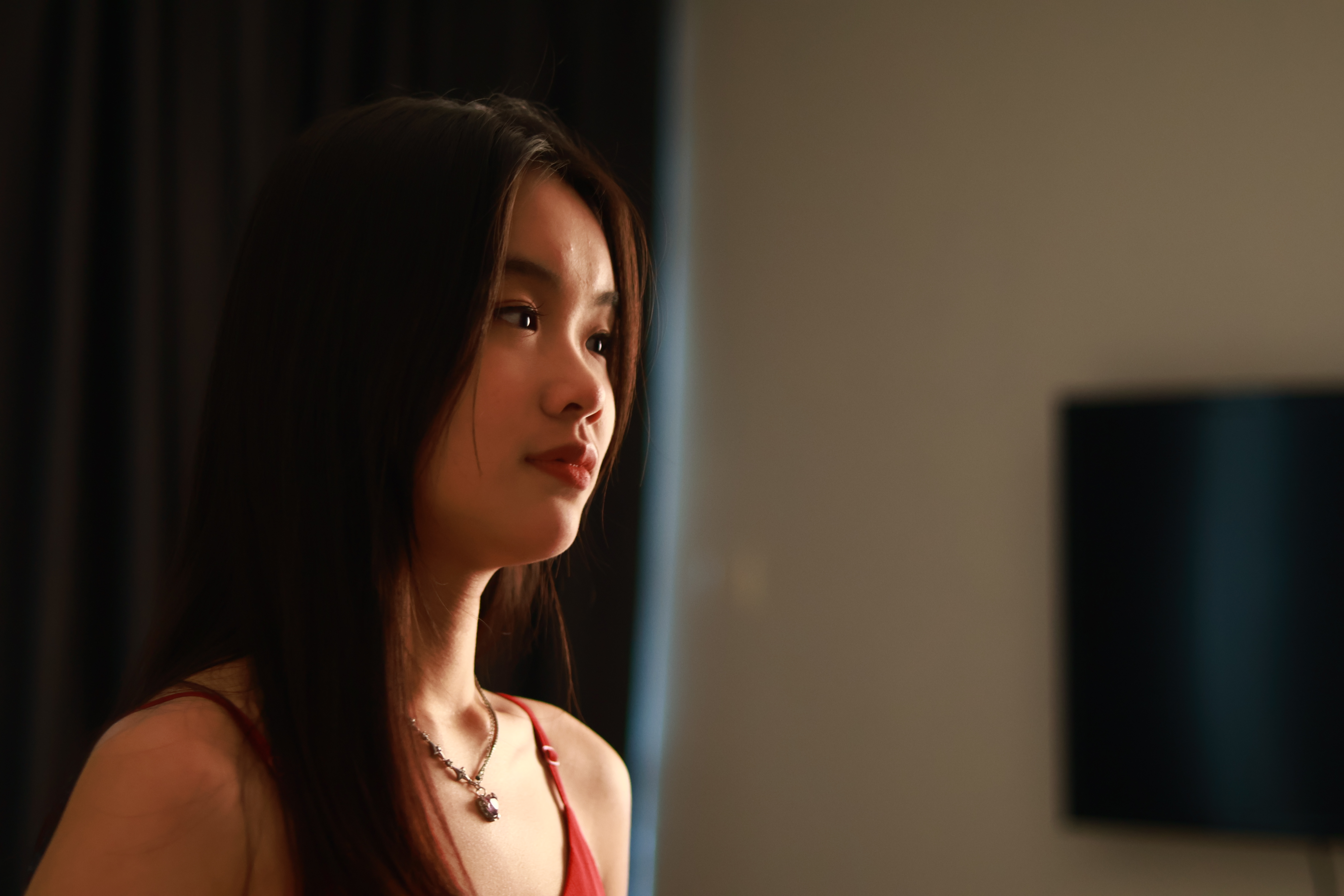 The mirror tells a million words but don't necessarily reflect the truth, sometimes.