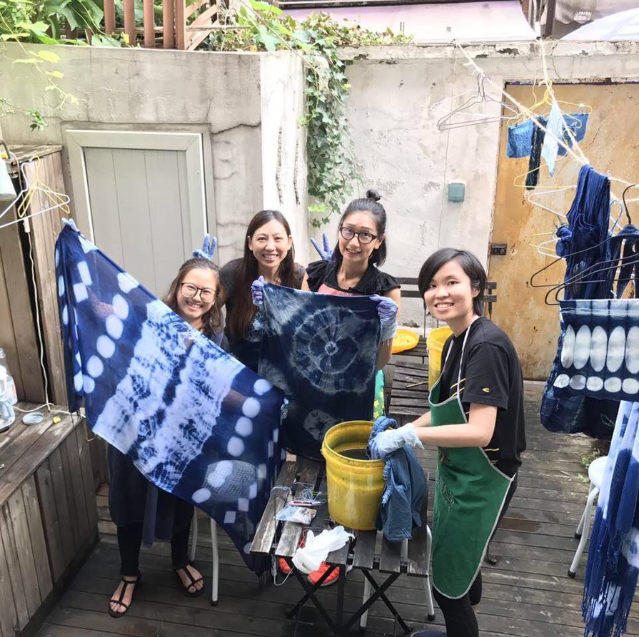 Jia Lei first came across Natural Indigo and Shibori at a craft workshop in Shanghai back in 2017. She remembers to this day the joy of discovering this magical plant dye and creating her first shibori pattern. Her skills are rooted in deep understanding through years of self-learning, research and visits to learn from artisans and grandmasters from India, Thailand and Japan.