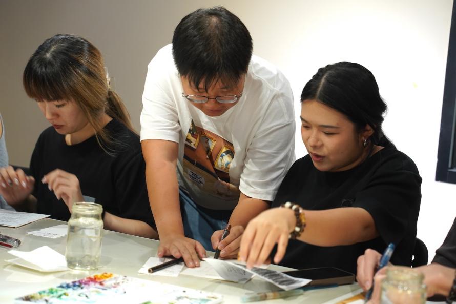 Hui Ru will be your instructor for this workshop